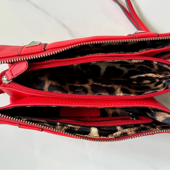 NWOT Jessica Simpson Clutch - Picture 3 of 3